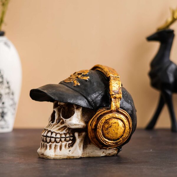 India Resin Craft Statues for Decoration Skull Wearing Headphones Music Bar Decoration Creative Skull.